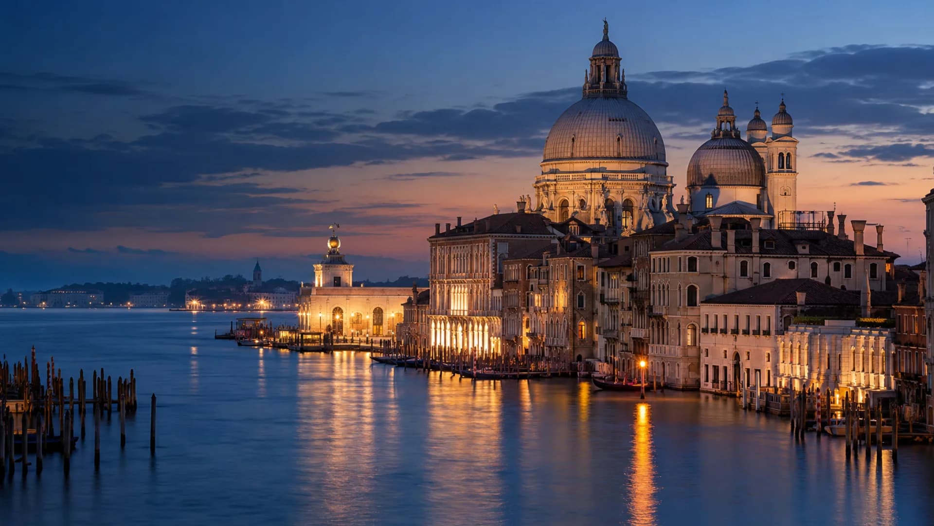 Venezia (VE) at blue hour